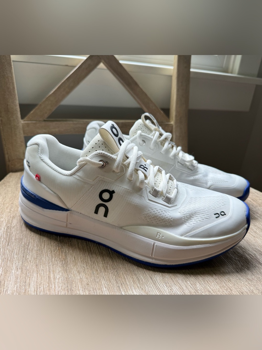 On “The Roger Pro” Men’s Althletic Competition tennis shoe size 9.5 white indigo